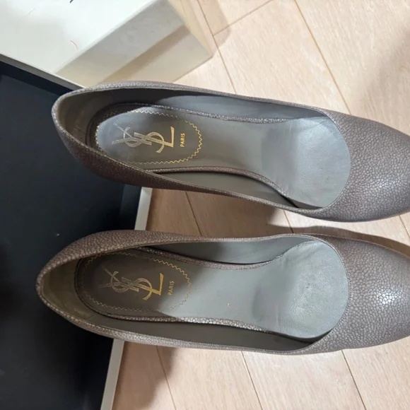 Saint Laurent Platform Pump - Picture 2 of 4